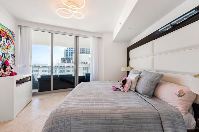 Building Photo - 3101 S Ocean Dr