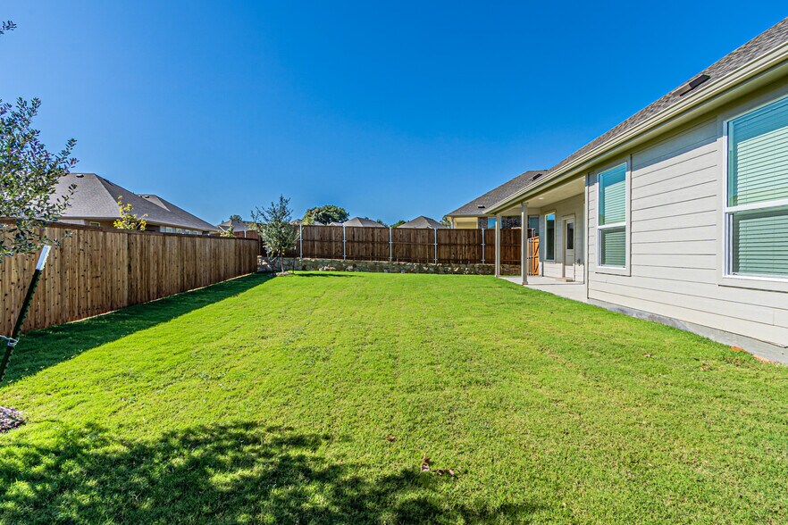 Building Photo - 10005 Warlander Dr