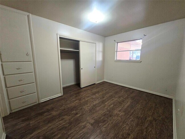 Building Photo - 6605 NW 30th Terrace