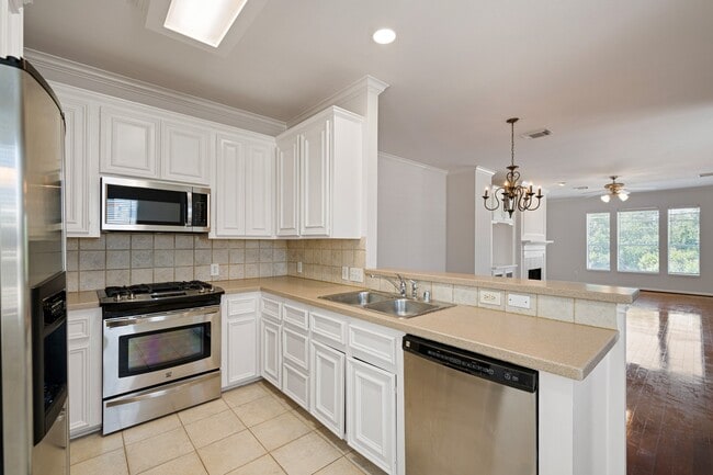 Building Photo - 1727 Hadley St