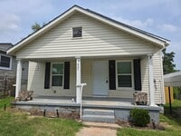 Building Photo - Be the first to lease this Bungalow Beauty!