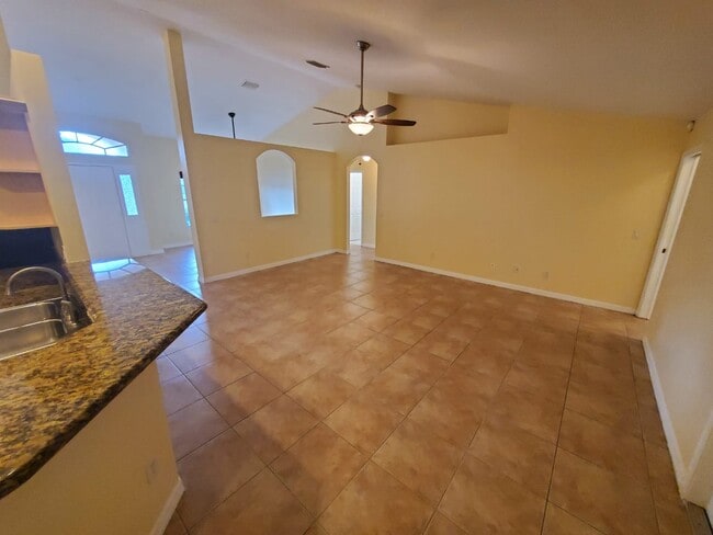 Building Photo - 1049 SW Ingrassina Ave