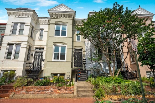Primary Photo - 724 5th St NE