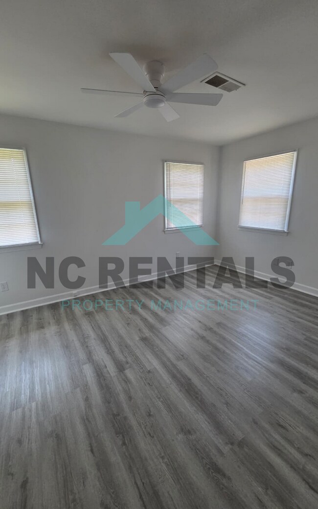 Building Photo - 2300 Carlford Rd