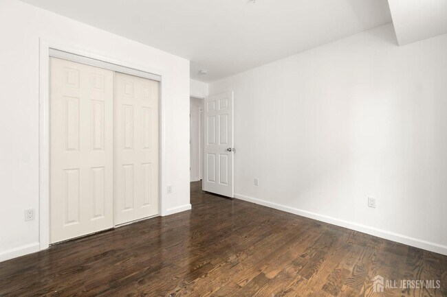 Building Photo - 496 S 18th St