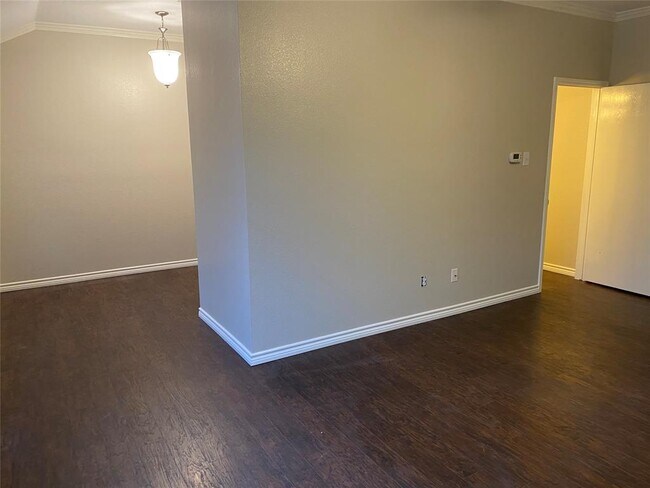 Building Photo - 6904 Champion Ct