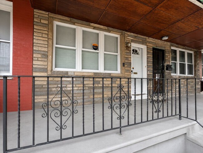 Building Photo - Move-In Ready 3BR/1BA in Elmwood — Housing Choice Vouchers Welcome