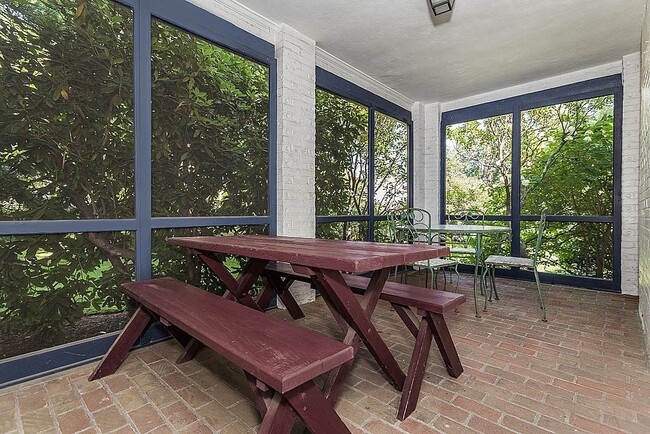 Building Photo - 244 Clifton St