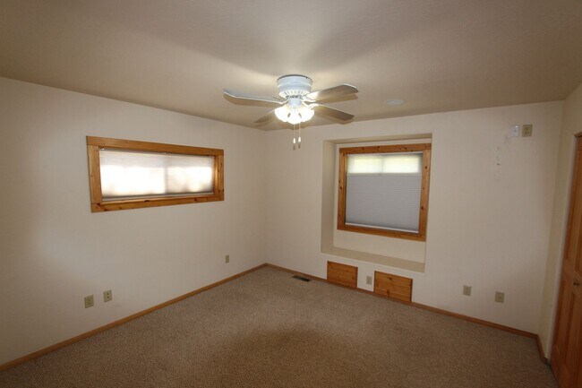 Building Photo - Peaceful Kachina Village Home | Backs National Forest + A/C
