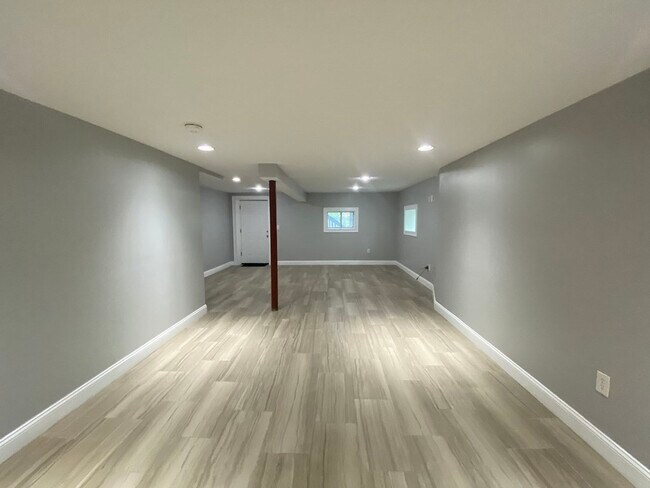 Building Photo - 444 Sumner St