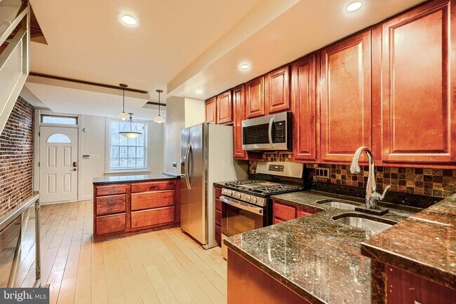 Building Photo - 1413 Anchor St