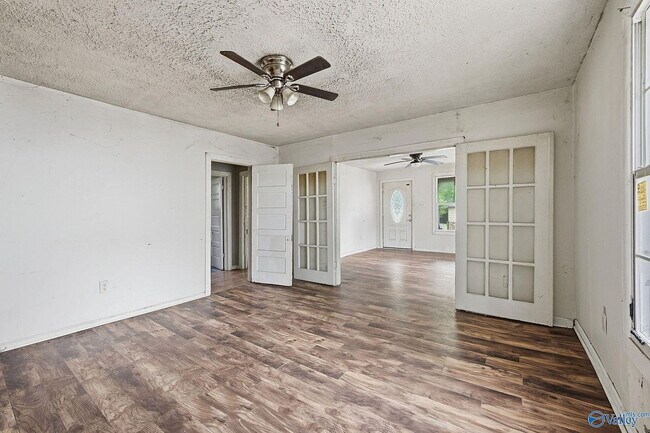 Building Photo - Single Family Home For Rent