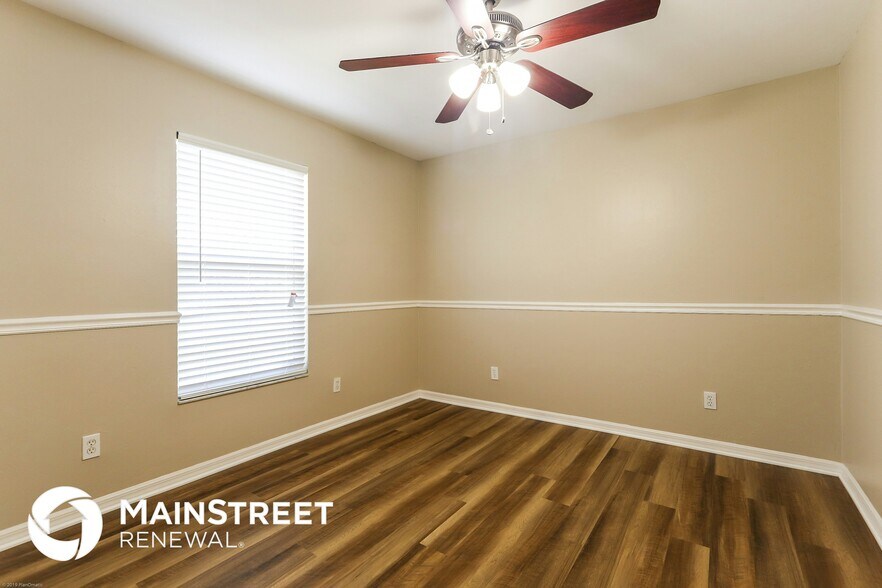 Building Photo - 2211 NE 5th Ave