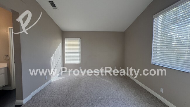 Building Photo - 4 Bed, 2.5 Bath Hesperia Home!!