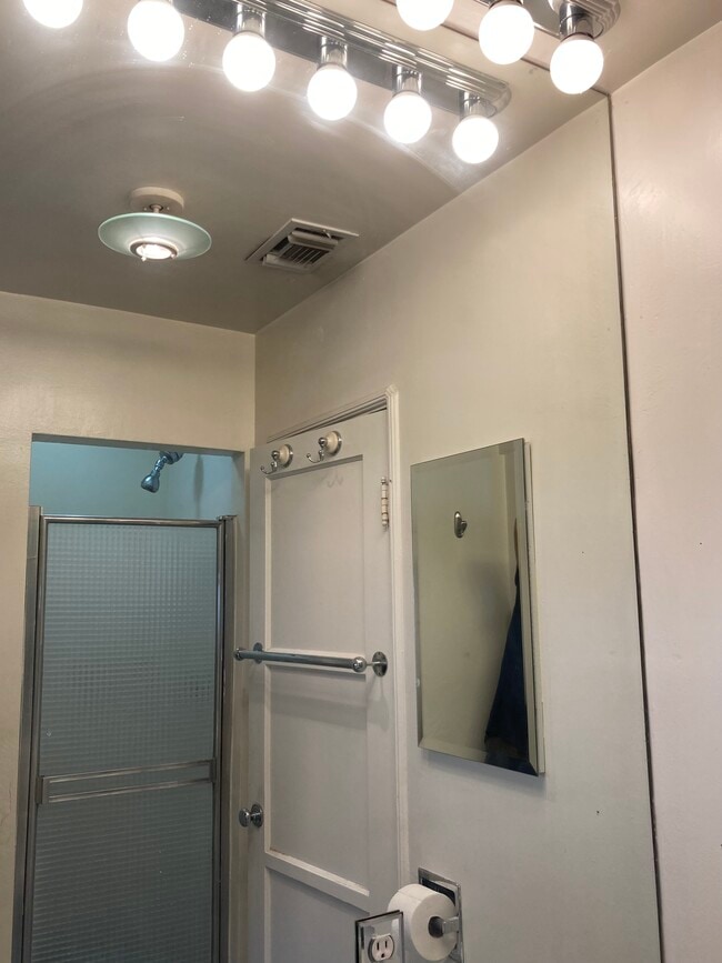 Enclosed Tiled Shower - 4454 Laurelgrove Ave