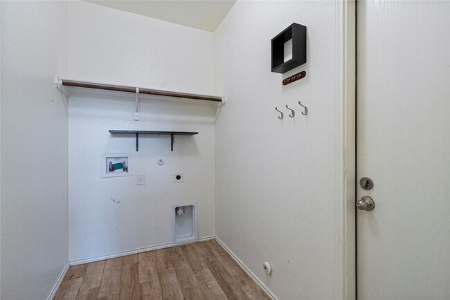 Building Photo - 12021 Pecangate Way