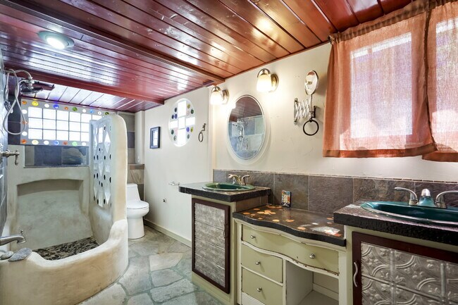 Building Photo - Live in Baker! Historic 2BD Home with Garage, Yard & Simplified Utilities