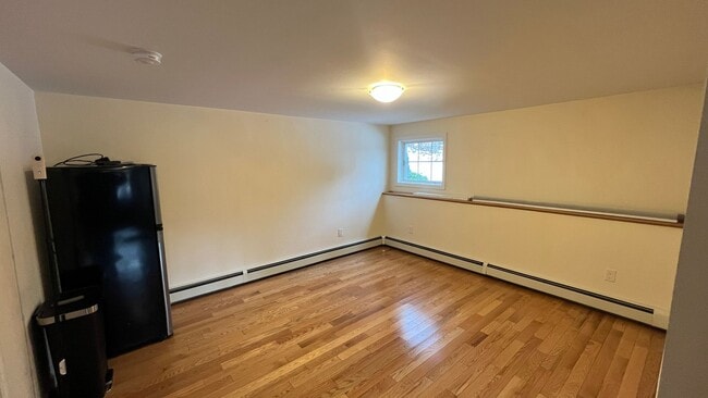Building Photo - All Utilities Included! 1 Bedroom In-Acces...