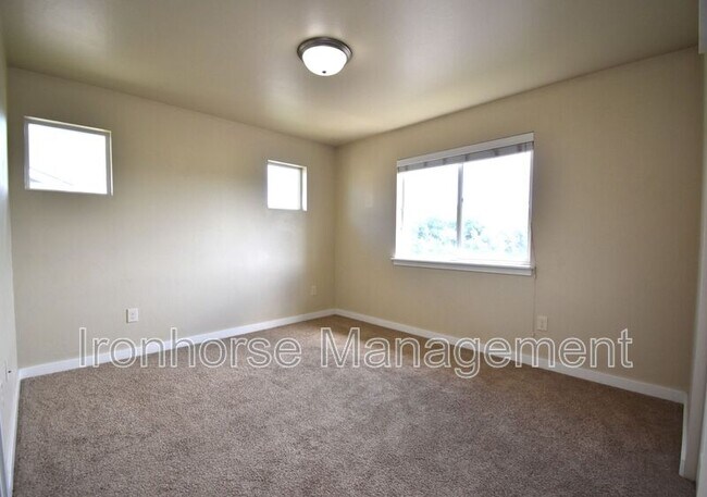 Building Photo - 2226 Baxter Ln
