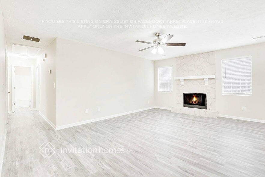 Building Photo - 50 Hidden Ridge Dr