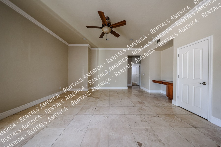 Building Photo - 2211 W Olive Way
