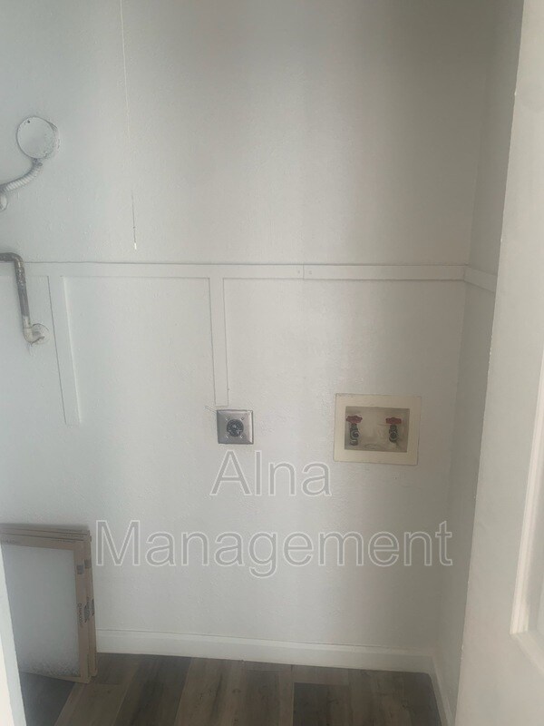 Building Photo - 80 E Mountain Creek Dr