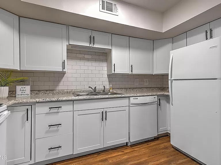 Building Photo - 115 Beechnut St