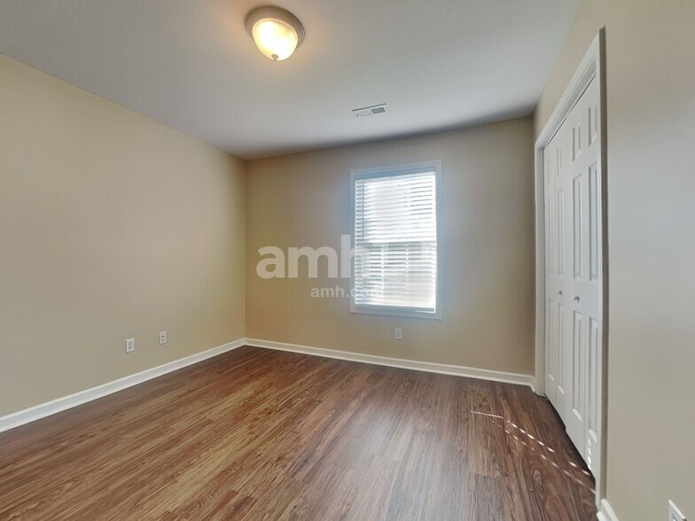 Building Photo - 6560 Gentlewinds Dr