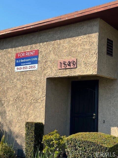 Building Photo - 1543 W 105th St