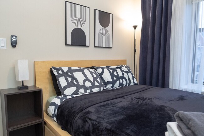 Building Photo - 230 W 113th St