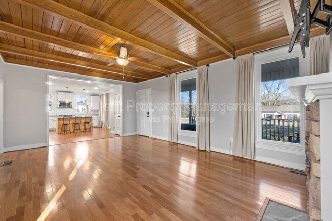 Building Photo - 138 Main St