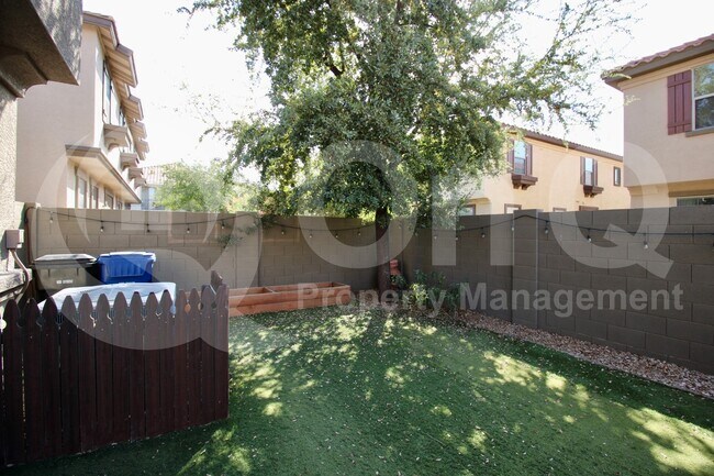 Building Photo - 1255 S Rialto