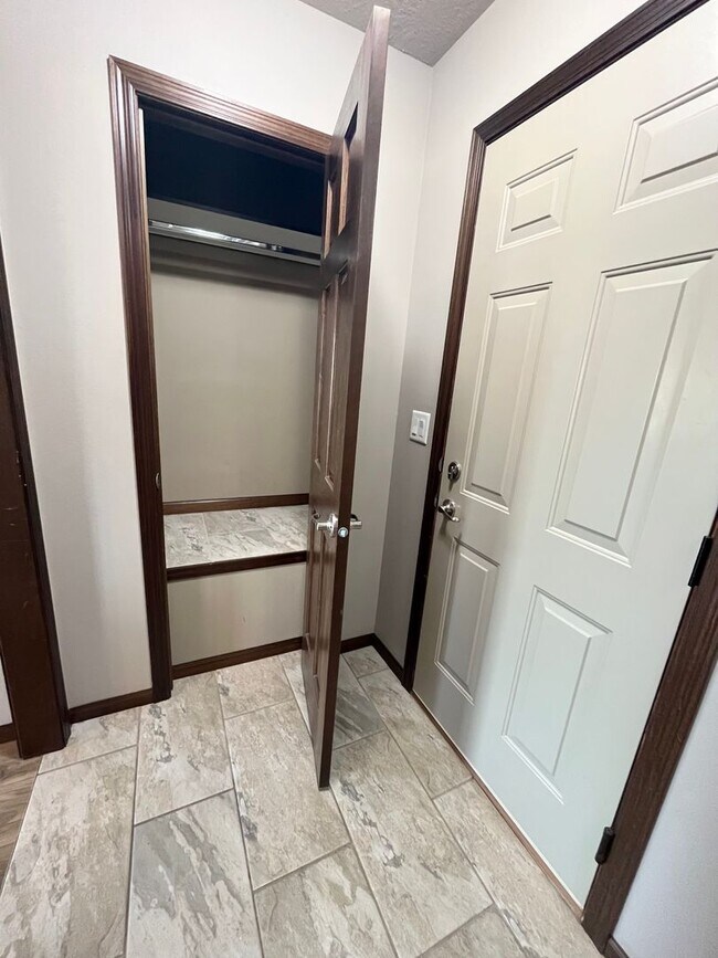 Building Photo - Gorgeous 4 Bed/3 Bath Home in Great Location!