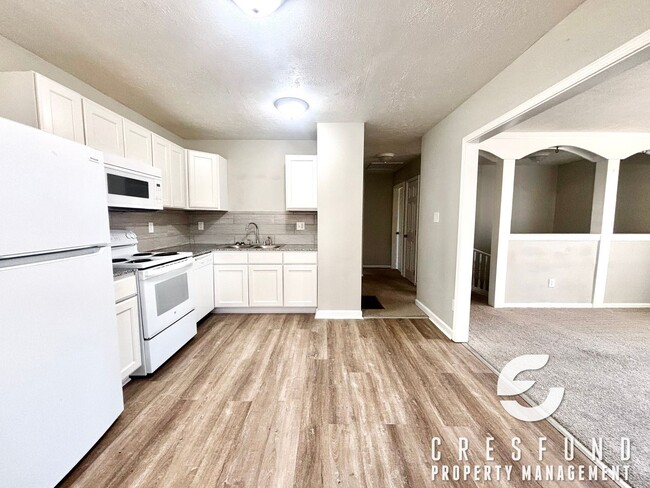 Building Photo - 4 BED, 2 BATH AVAILABLE AND READY FOR MOVE IN TODAY!