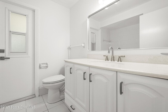 Building Photo - 1445 Mercury St