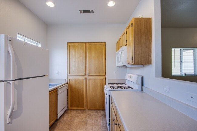 Building Photo - 1521 Ruby Cliffs Ln
