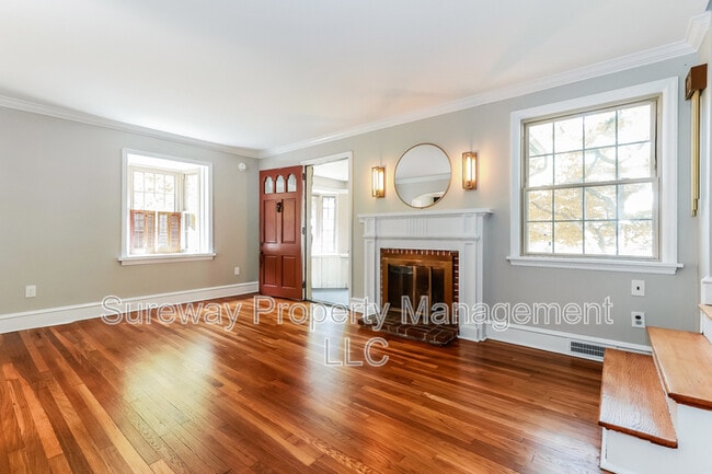 Building Photo - 404 Strawbridge Ave