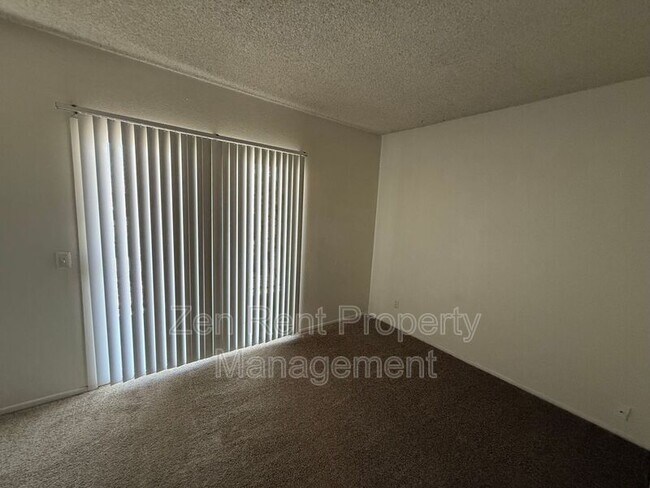 Building Photo - 2843 E Marconi Ave