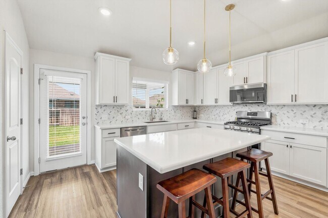 Building Photo - Charming 3-Bedroom Home in Desirable New Braunfels Neighborhood