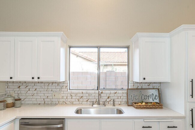 Building Photo - Elegant, Exclusive & Exquisite in this dre...