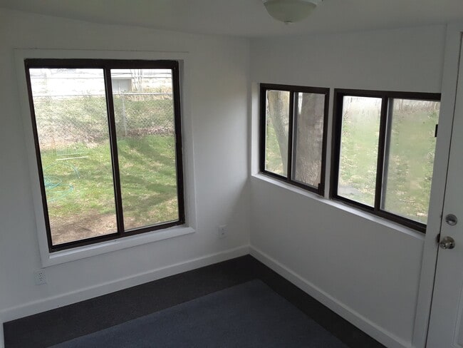 Building Photo - 222 Rosehill Ave