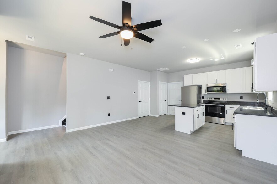 Building Photo - 1006 Pocahontas Ave