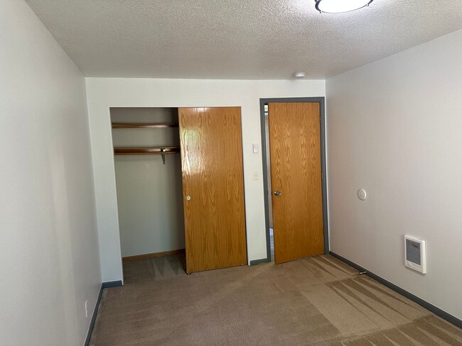 Building Photo - Beautifully updated 3 bedroom, 1 bath house in Eugene!