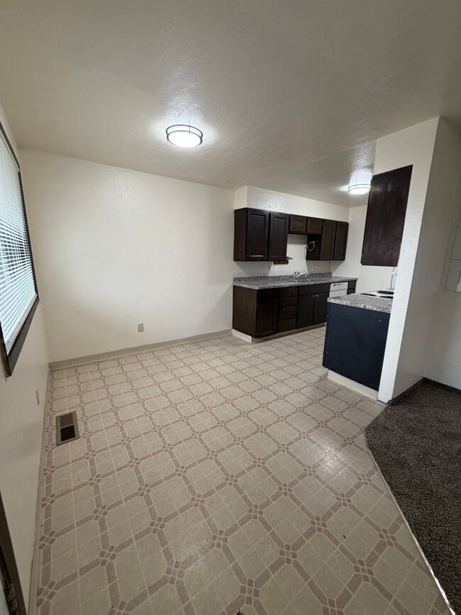 Building Photo - 2-bedroom duplex