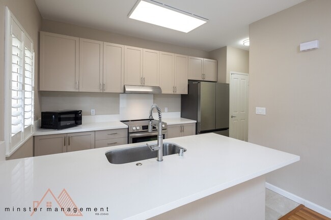 Building Photo - 7080 Hawaii Kai Dr