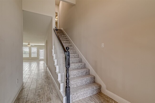 Building Photo - 327 Sweetspire Dr