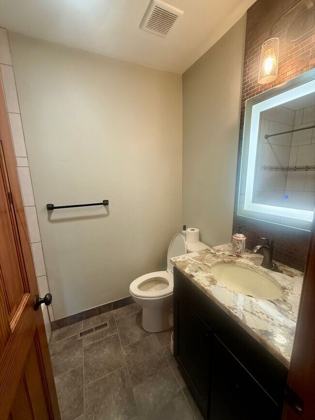Building Photo - Spacious Remodeled Single Family Ranch Home in Golden!