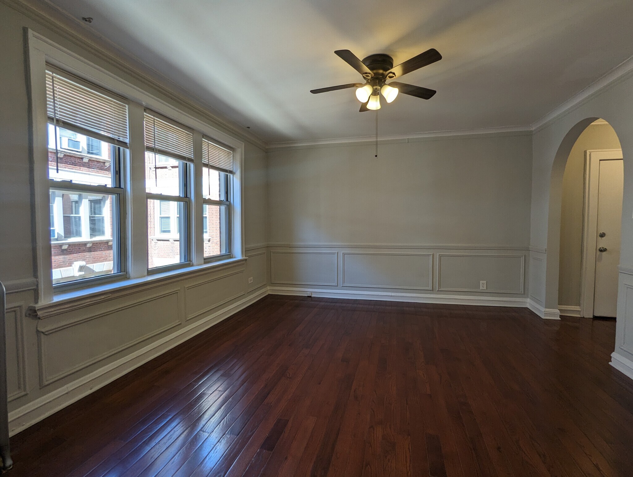 Building Photo - 546 W Surf St