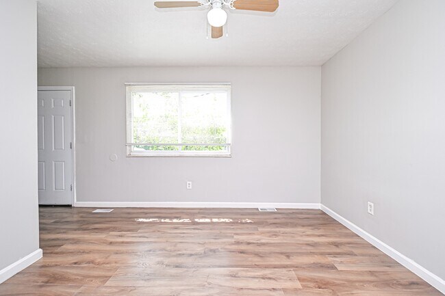 Building Photo - 10943 Birchridge Dr