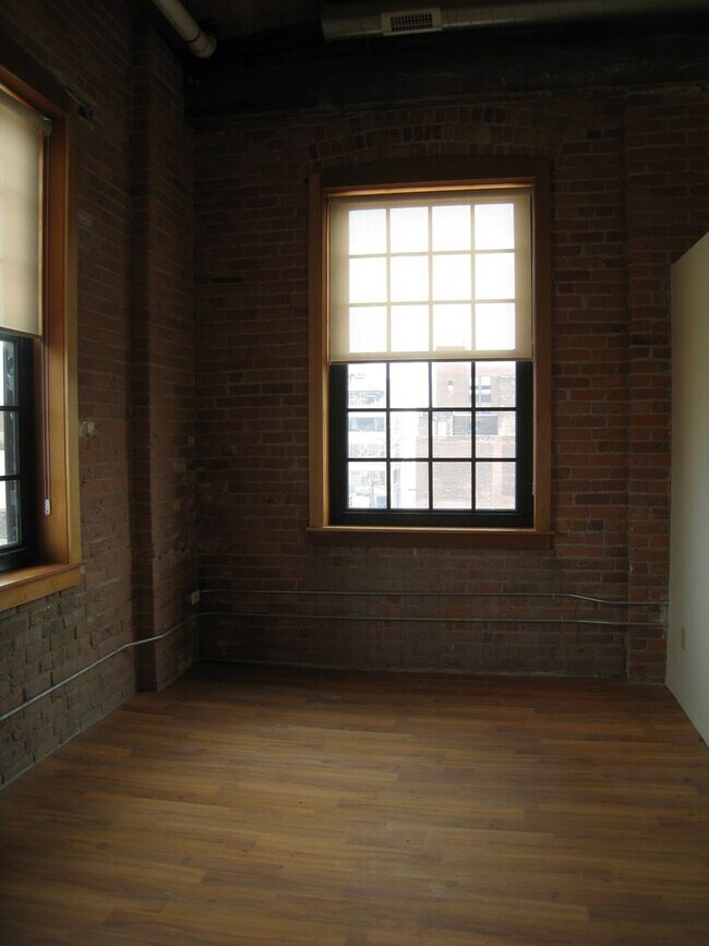 Building Photo - 2 Bed Loft Coming Soon